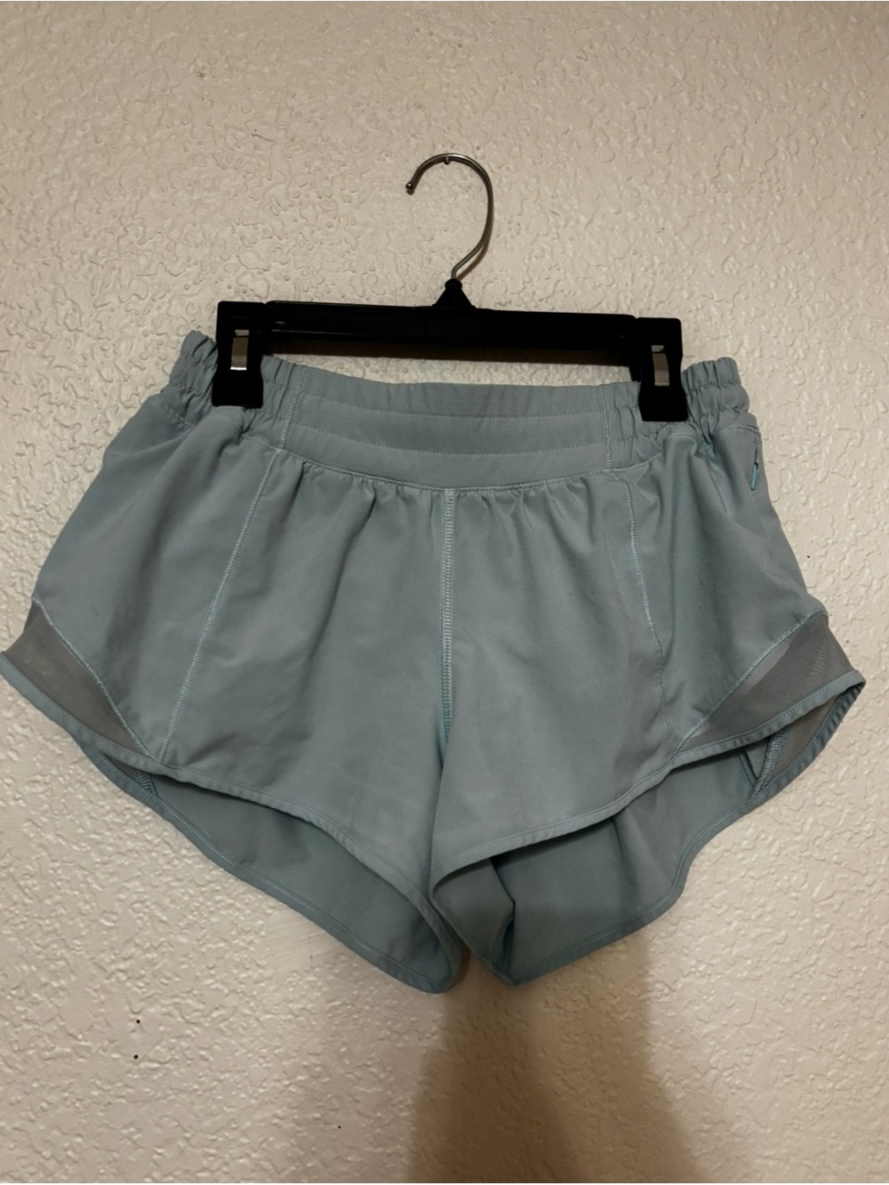Lululemon Light Blue Hotty Hots Size 6, 2.5” Inseam, Low-Rise